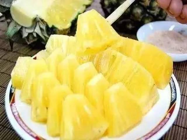 网红菠萝酱吃瓜