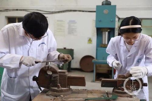 老师学校吃瓜现场视频大全,揭秘老师学校吃瓜现场视频大全